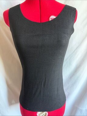 Women's Black Scoop Neck Sleeveless Tank Top